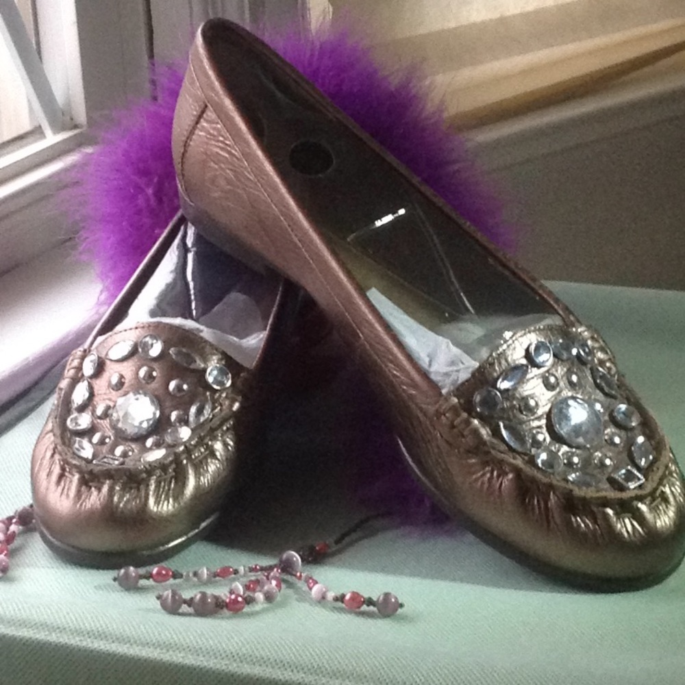 NWOB❗️NEVER WORN❗️Moccasin flat loads of BLING💍
